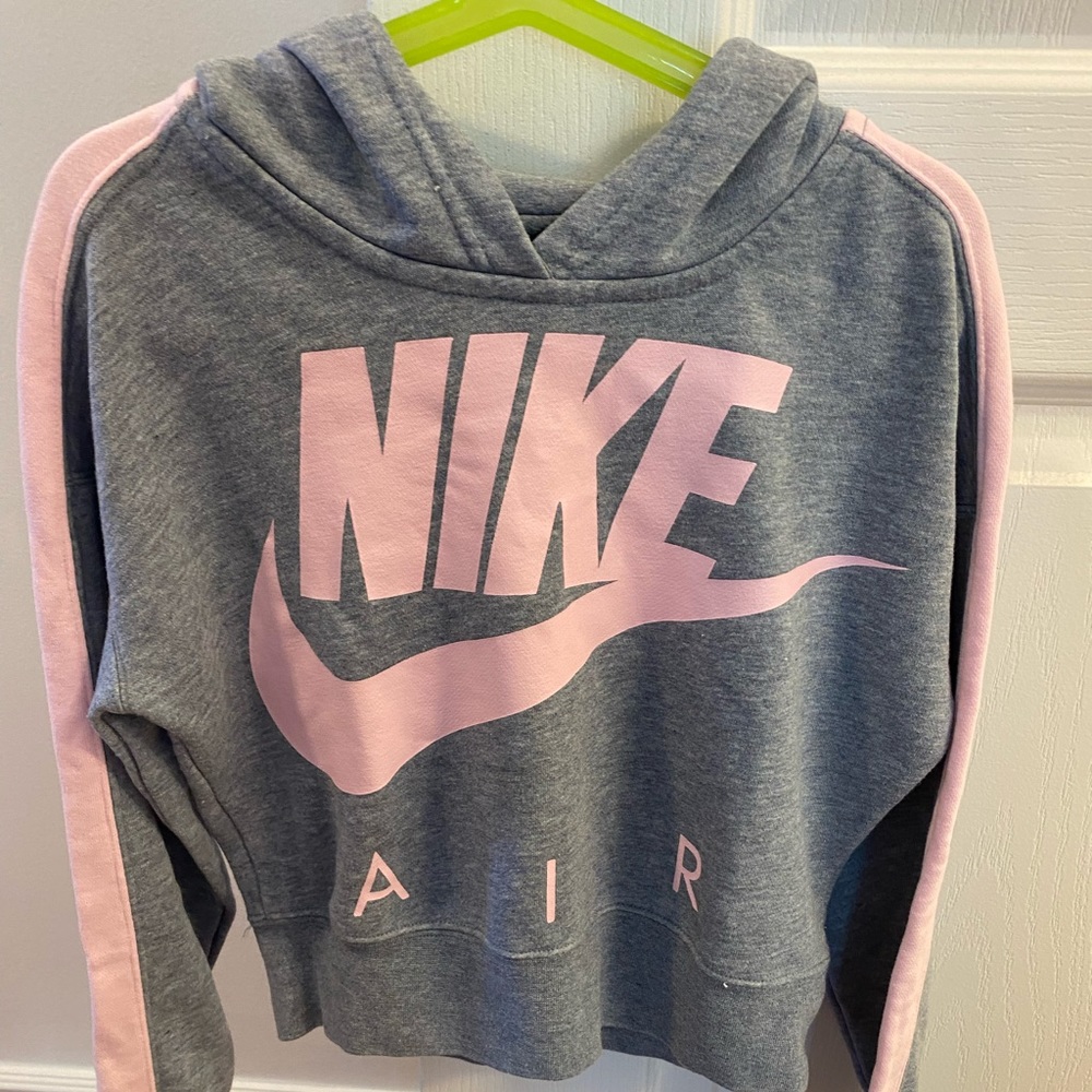 Girls NIKE cropped hoodie size M (9-10)